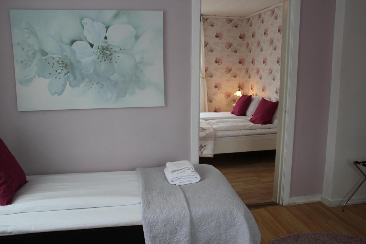 Hotel Pensionat Granparken Norrtälje Buitenkant foto