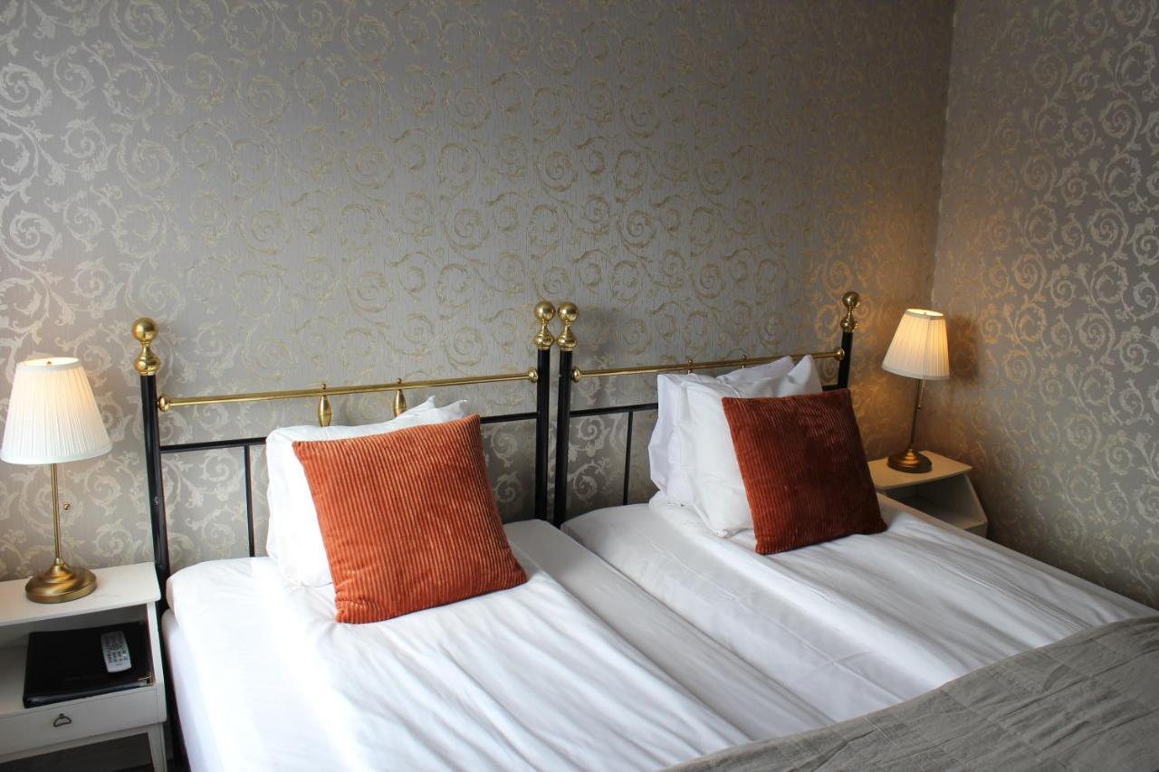 Hotel Pensionat Granparken Norrtälje Buitenkant foto
