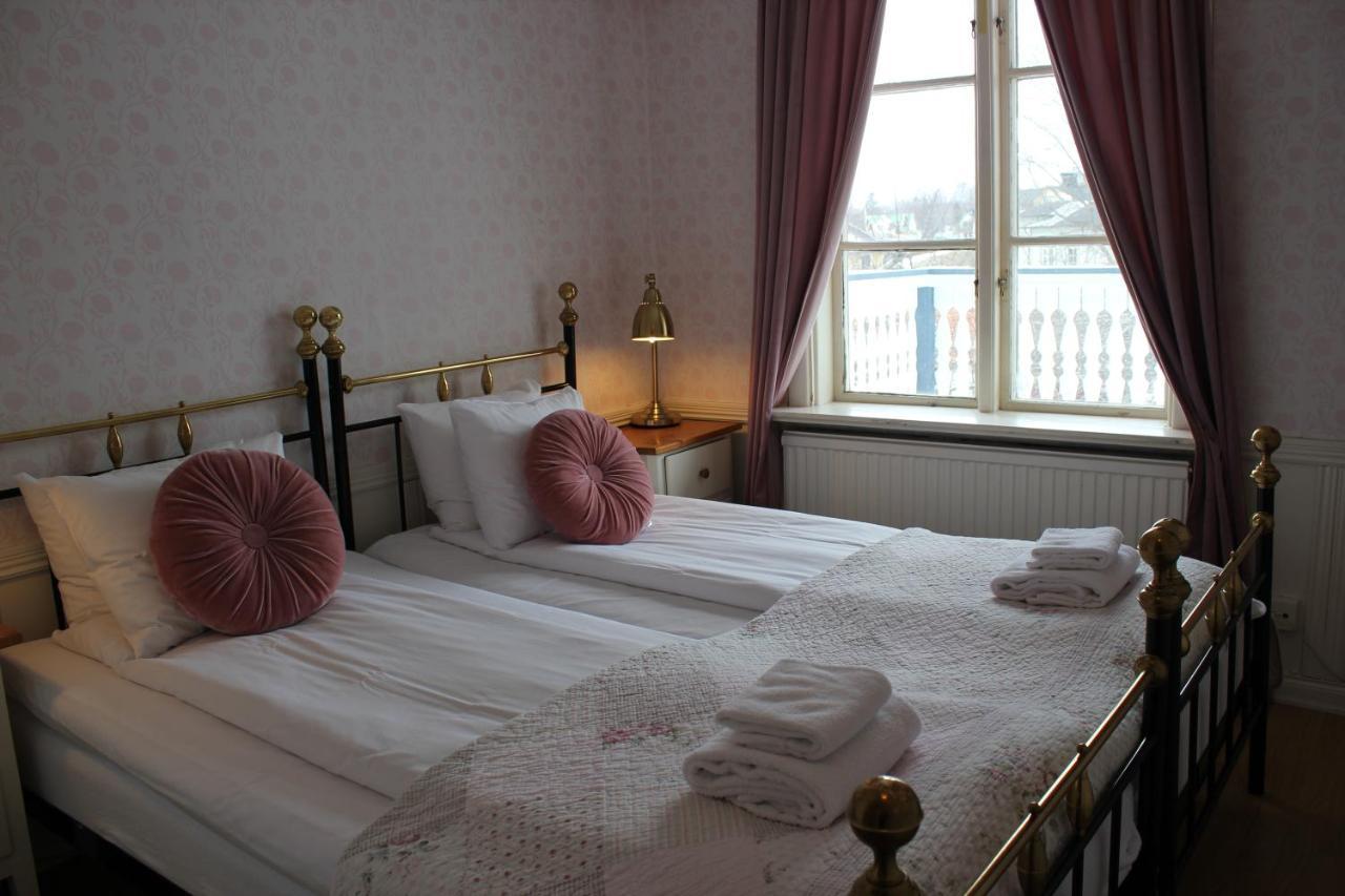 Hotel Pensionat Granparken Norrtälje Buitenkant foto