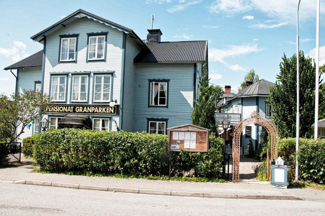 Hotel Pensionat Granparken Norrtälje Buitenkant foto