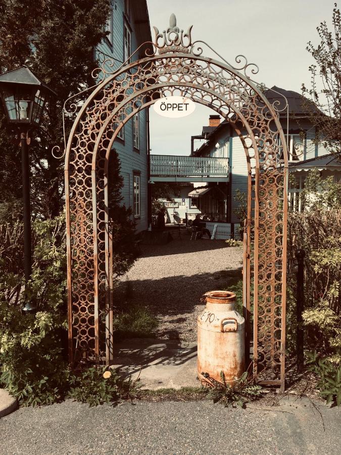 Hotel Pensionat Granparken Norrtälje Buitenkant foto