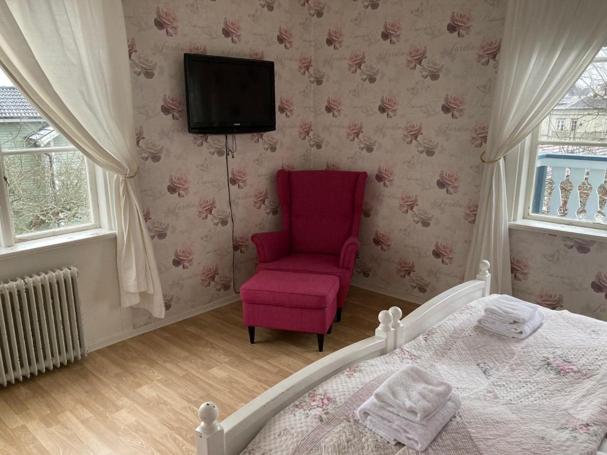 Hotel Pensionat Granparken Norrtälje Buitenkant foto
