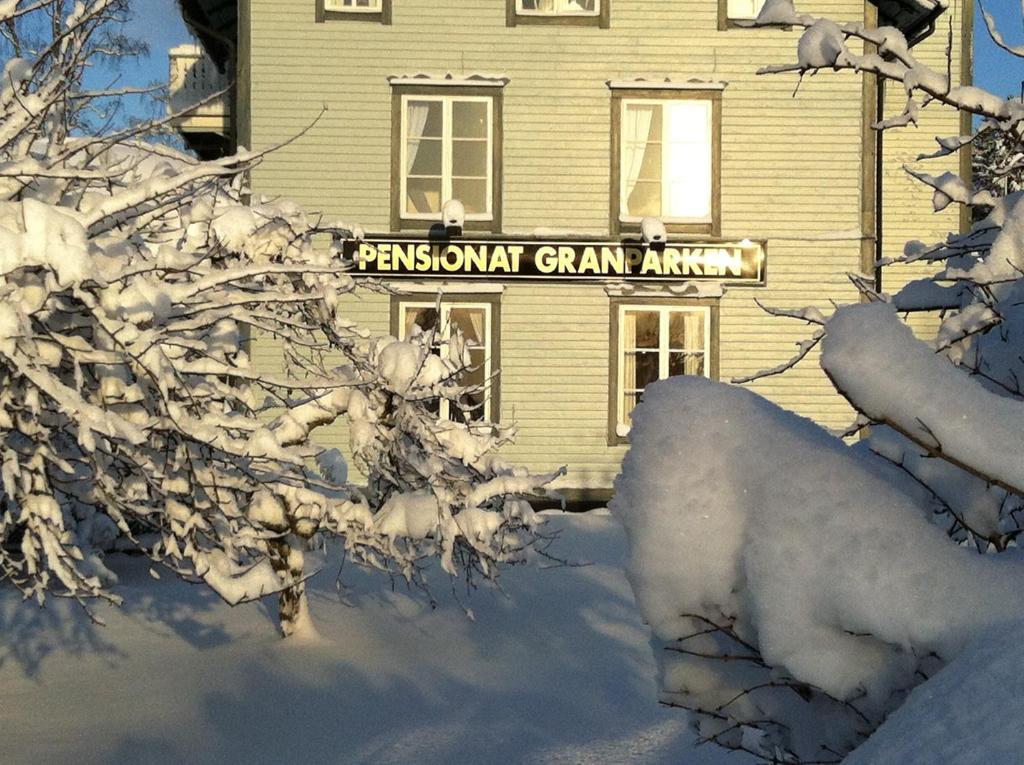 Hotel Pensionat Granparken Norrtälje Buitenkant foto