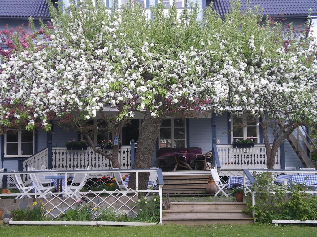 Hotel Pensionat Granparken Norrtälje Buitenkant foto