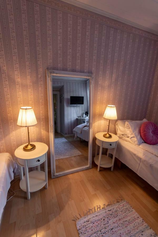 Hotel Pensionat Granparken Norrtälje Buitenkant foto