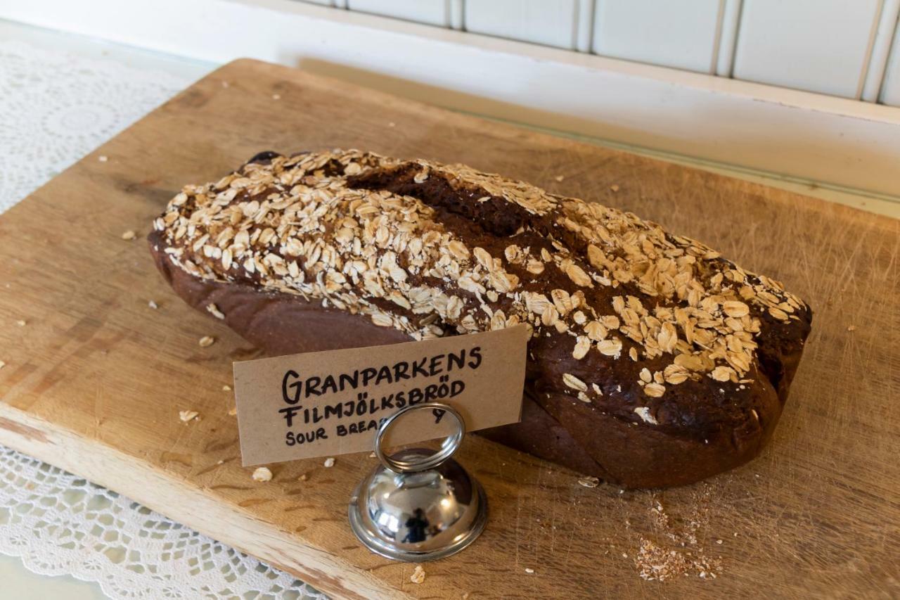 Hotel Pensionat Granparken Norrtälje Buitenkant foto