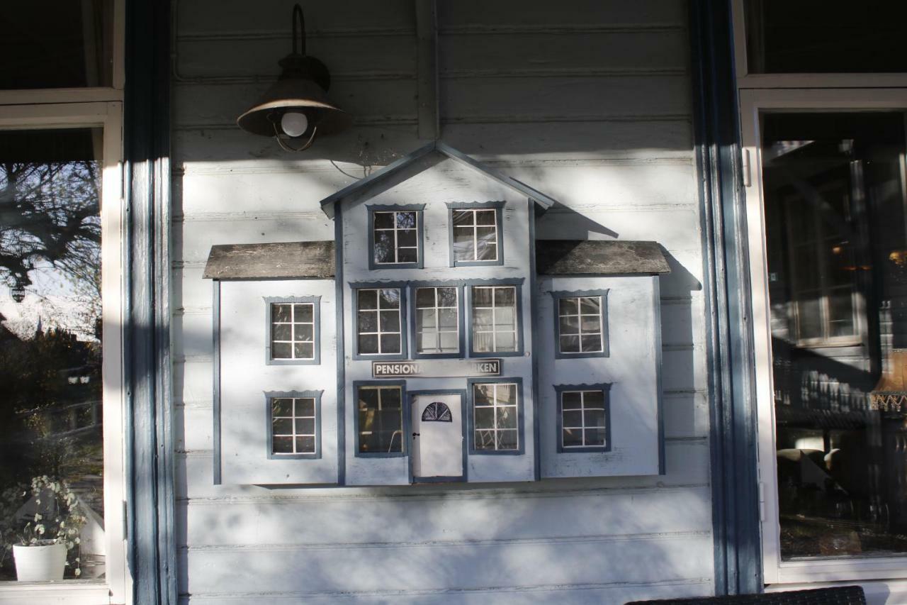 Hotel Pensionat Granparken Norrtälje Buitenkant foto